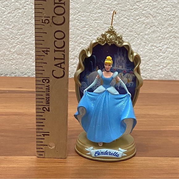 Vintage 1997 DISNEY Hallmark Cinderella Christmas Tree Ornament - Picture 9 of 15